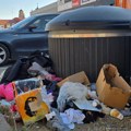 Otpad sve češće završava pored polupodzemnih kontejnera - nehigijenski uslovi, narušen izgled naselja (FOTO)