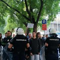 ANEM: Policija napala novinare koji izveštavaju sa blokade suda u Novom Sadu