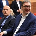 Uživo Vučić uručuje ugovore o radu u toku prijem za 18 medicinskih radnika koji su odlučili da se vrate u Srbiju