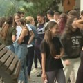 Protest ispred pančevačke Gimnazije: Zbog opstrukcije konkursa za izbor novog direktora zaposleni stupili u štrajk