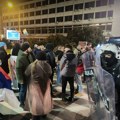 VIDEO Protest u Novom Sadu: Građani kod Banovine, kordon na bulevaru