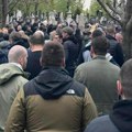 Grobari zapevali zbog Duška Vujoševića, jednom navijaču pozlilo! Potresne scene na Novom groblju: "Dobro pamtim sve..."