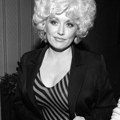 Kako je siromašna devojčica iz Tenesija postala kraljica kantri muzike: ovo su detalji iz života Doli Parton
