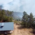 Helikopteri u pripravnosti u Deliblatskoj peščari; požar u sjeničkom kraju van kontrole