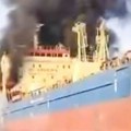 Nova eskalacija između Irana i SAD: Četiri projektila pogodila naftni tanker kod ključnog ostrva