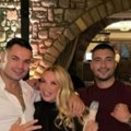 Vanesa u zagrljaju Hofmana, Mirko Šijan slavio do jutra: Pevačica u rukama drži evre, Miljan ne skida osmeh