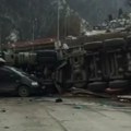 Snimak katastrofe kod Užica: Sudarili se kamion i auto, teretnjak se prevrnuo