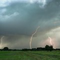 Zapadni deo Srbije na udaru oluje i gromova: Nevreme se širi dalje, evo gde se sele veliki pljuskovi!