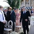 Skandalčina na venčanju Mladoženja ''zaboravio'' mladu na podu i seo, a onda je njen brat napravio haos! (video)