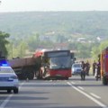 Sudar autobusa i kamiona na Obrenovačkom putu, ima žrtava (foto)