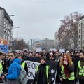 Studenti Pravnog fakulteta u Novom Sadu blokirali raskrsnicu kod Futoške pijace zbog događaja u Beogradu (FOTO/ VIDEO)