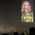 (Video) Ispod mokre haljine se ocrtale obline: Jelena Rozga pred koncert primila infuziju: Pevačica se rasplakala