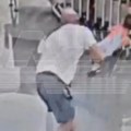 Horor na aerodromu u Rusiji: Nadrogirani muškarac iz čista mira zgrabio i bacio dete (2) – borba za život! (uznemirujući video)…