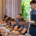 Izgubili, pa morali da "konobarišu"! Nesvakidašnja "kazna" za igrače Železničara, hit scene u Sloveniji