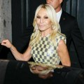 Životna priča Donatele Versaće: Traume lečila estetskim zahvatima i zavisnošću, prvi muž je varao, ali se uzdigla iznad svega…