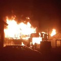 Veliki požar u Veterniku: Goreo magacin nameštaja i stolarije (video)