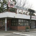 Dečak propao kroz krov zgrade bivše fabrike IMT, Zajednica OŠ Mladost apeluje na roditelje da upozore decu na opasnosti…