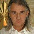 Ne govori ni reč, a zarađuje desetine hiljada evra: Ko je Braco koji je od „pogleda“ napravio unosan biznis?