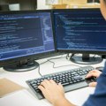 Језива пракса у све већем броју српских фирми: Послодавци уводе софтвер који раднике доводи до лудила