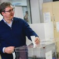 Vučićev rejting je u konstantnom padu, ali je smanjen i pritisak javnosti: Zato se predsednik poigrava terminima izbora i…