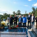 Delegacija Zvezde posetila grob čuvenog Radoša Milovanovića