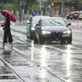 Vozačima se savetuje sporija vožnja zbog povremene kiše