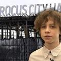 Rusija se odužuje dečaku heroju: Hrabri garderober spasio više od 100 posetilaca koncerta nakon upada terorista (video)