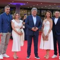 Porodica Bajić na crvenom tepihu u holivudskom maniru: Oni stoje iza filmova i serija koje Srbija obožava