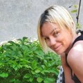 Pokušala da kosi travu, pa sve nasmejala: Pevačica (42) sa porodicom živi u luskuznoj kući u Beogradu: Pogledajte kako…