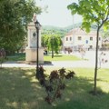Mir i tišina u Kosjeriću pred izbore, a po selima bruje mašine: "Hvala studentima što su sva pokrivena asfaltom"