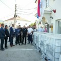 Macut i Dačić u Svrljigu uručili osam rezervoara za pijaću vodu zbog nestašice