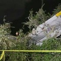 Avion se srušio blizu kuća, kamere snimile trenutak udara: Ljudi izvlačili povređene, unutra bila i devojčica