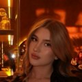 Lena Marinković u ultra kratkom miniću stigla na koncert Goce Tržan sa novim dečkom?! Raša došao u zavojima