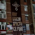 Severna Mitrovica: Policija vratila transparent „Mir Božji, Hristos se rodi“ - odmah je postavljen