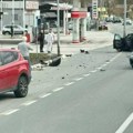 Delovi vozila rasuti po putu Teška nesreća na putu Užice-Požega, sudarila se dva automobila (foto)