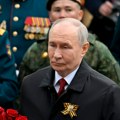 Putina ismevaju zbog izgleda na paradi, neke je zabrinulo njegovo lice: "Delovao je uplašeno"