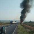 Sudar dva kamiona na putu Ruma-Irig, jedna osoba poginula