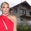 Ово је породична кућа Милице Тодоровић у Крушевцу! Певачица реновирала дом и помогла својим родитељима: Нисам држала бушилицу…