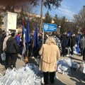 Šešelj u Prokuplju delio knjige, za predsednika podržava Vučića