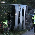 (Foto): Prevrnuo se autobus pun turista, ima mrtvih! Krenuli na Oktoberfest, pa sleteli sa puta: Na terenu 25o policajaca i…