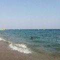 Tragedija! Srbin umro na plaži u Grčkoj: Doživeo srčani udar dok se igrao sa porodicom, iz vode ga izvukla supruga