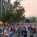 FOTO, VIDEO Završen protest "Srbija protiv nasilja": Šetnja do Ministarstva prosvete i Predsedništva