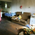 Dečaci se smrzavaju u ruševnoj kući: Humanitarni broj pozvan tek 3.100 puta, a za krov nad glavom potrebno 40.000 evra