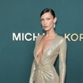 Izgled zgodne bibliotekarke opet u modi: Evo kako izgleda Bella Hadid