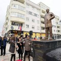 U Republici Srpskoj otkriven spomenik doktoru Miodragu Laziću
