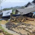 Broj poginulih u klizištima izazvanim poplavama u Indoneziji porastao na 21