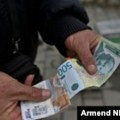 Čekajući rešenje za dinare na Kosovu: Oglasi i prevoz za usluge podizanja novca