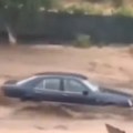 Jaka oluja poplavila ulice glavnog grada Hitne službe spasavaju građane, automobili zaglavljeni u Ankari (video)