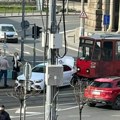 Karambol u centru Beograda: Sudar taksija i tramvaja, u ovoj ulici trenutno je obustavljen saobraćaj