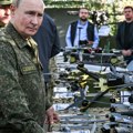Putin snimljen u vojnoj unifomi blizu granice s NATO: "Cilj je odbrana od agresije"